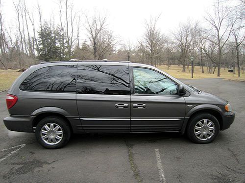 2004 chrysler town and country touring platinum edition with no reserve