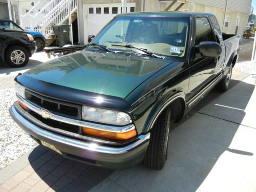 2002 chevy s-10 pick up ls extended cab 2wd auto new condition true 10