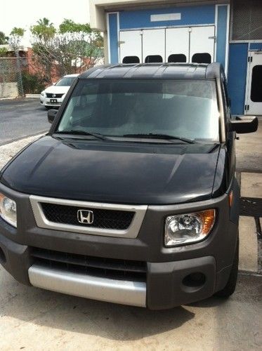 2005 honda element 4 dr automatic with only 77000 miles super clean