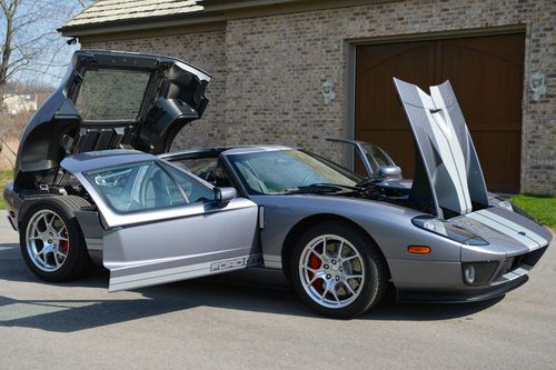 2006 ford gt tungsten grey silver stripes &amp; matching replica car cocktail table