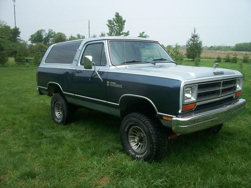 1986 dodge ramcharger 4x4 v8 lifted