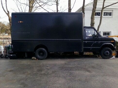 '85 ford e-350 box van  no engine no transmission.  the pictures tell the story!