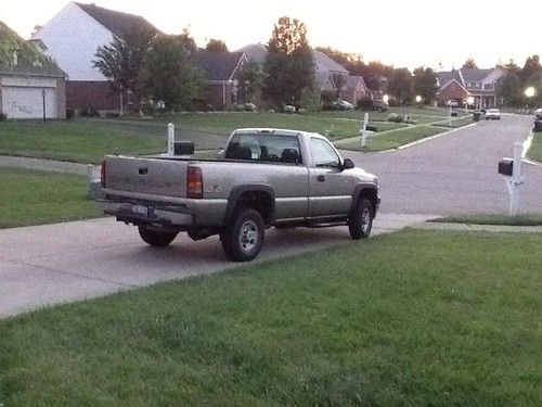 2001 chevrolet silverado - only 2 owners.  pampered