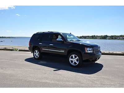 2010 chevy tahoe 2wd, fully loaded, nav, dvd, moonroof, captains chairs, 3rd row