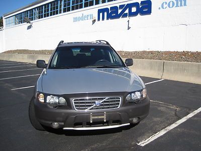 2004 volvo v70, xc70 with leather, sunroof, all-wheel drive, low reserve!