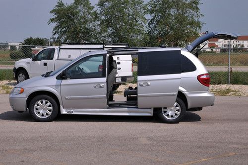 2006 chrysler town and country handicap van wheelchair accessible ams conversion