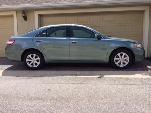 2011 toyota camry le sedan  30,382 miles one owner