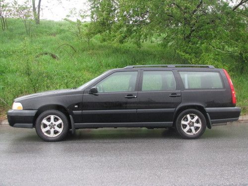 Heated leather, sunroof, wagon, runs 100%, clean, excellent drive