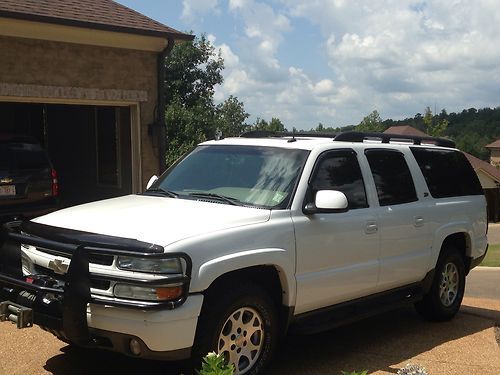 2004 z71 suburban white 4-door fully loaded great condition