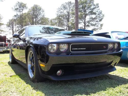 2010 dodge challenger r/t 345ci 5.7l **head turner** local pick up only