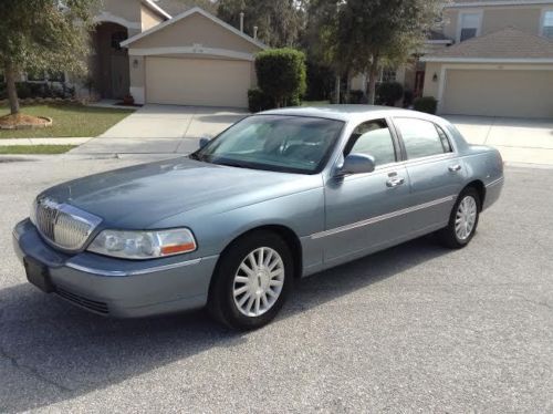 2004 lincoln town car no reserve