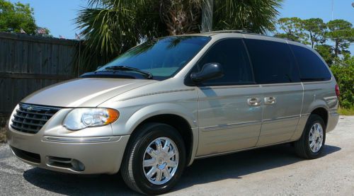 Chrysler 2005 town&amp;country limited,leather,dvd,navigation,stowngo,florida