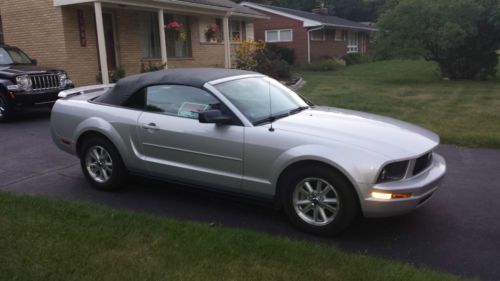 2006 mustang convertible, v6, auto, leather, low mileage, stored winters. sweet!