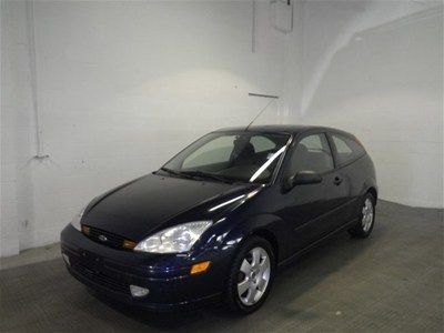 2001 ford focus zx3  ** no reserve **