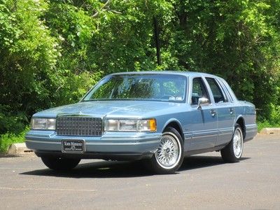 1993 lincoln town car executive 50k original miles free carfax mint condition !!
