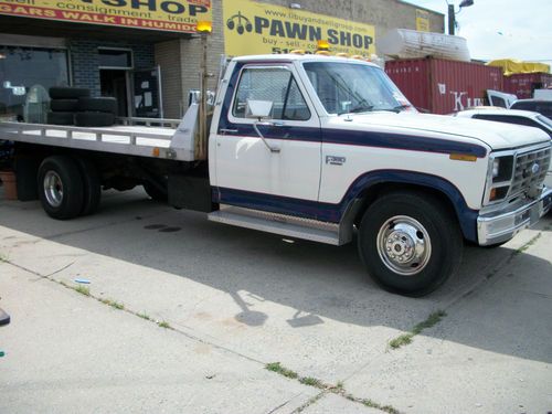 1983 ford f350 diesel flat bed.  great condition