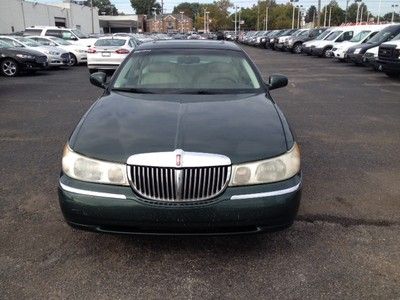 1998 lincoln town car   *we accept trades*