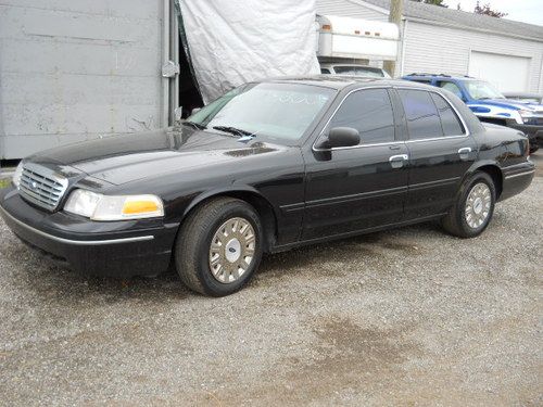 2003 ford crown victoria loaded nice!