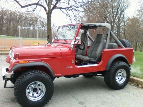 Jeep 1984 - cj7 - cherry red