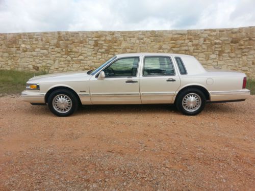 1997 lincoln town car signature - one owner - 68,000 miles - ***see video***