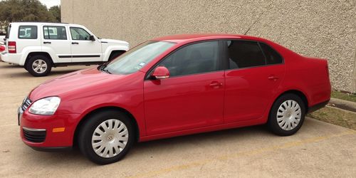 By owner - financing available - red 2009 volkswagen jetta s sedan 2.5l - 09 vw