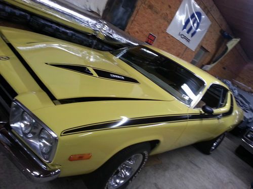 1973 plymouth roadrunner 318 auto clone low miles a/c #'s match low reserve!!!!