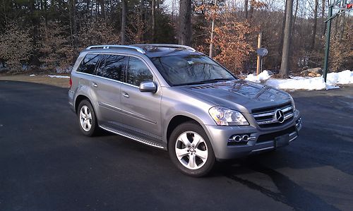 Mercedes gl450 w/ sunroof, rear moonroof, awd, loaded and mint condition...