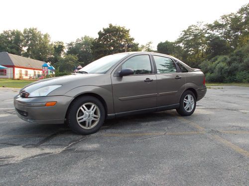 2000 ford focus se 4 cylinder automatic loaded great on gas commuter no reserve!