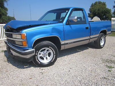 1992 chevy short bed v8 auto. minor damage. rebuildable salvage. "no reserve"
