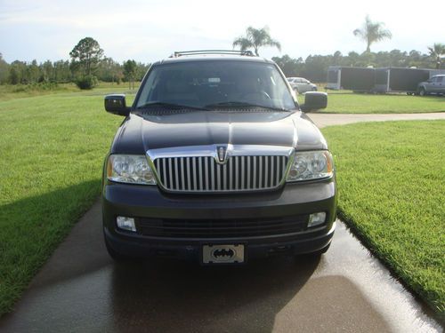 2005 lincoln navigator - 3seating for 8 -green exterior - tan interior-exc-cond