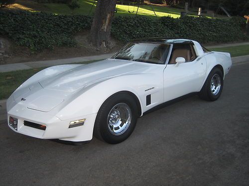 1982 corvette ( mint condition )