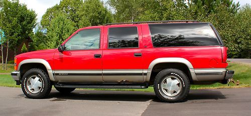 1999 chevrolet subrban 1500 lt red