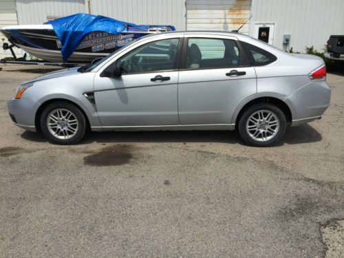 2008 ford focus se  4-door 2.0l, auto, loaded, salvage, damaged, rebuildable