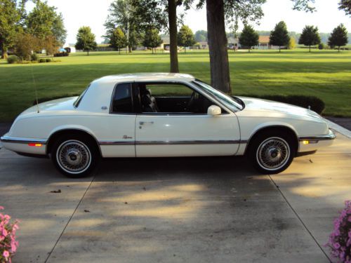 1993 buick riviera luxury coupe 2-door 3.8l