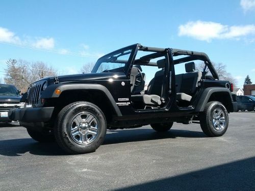 2010 jeep wrangler unlimited 4wd  only 8k miles!