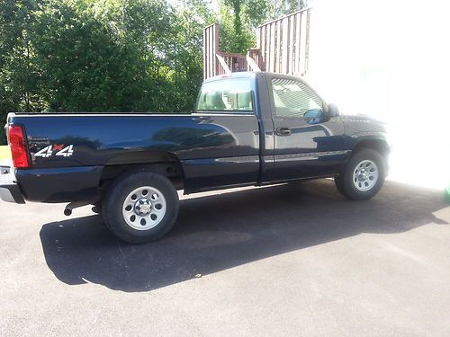 2006 chevrolet 1500 m/t work truck with are cap