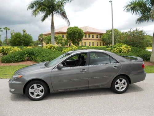 Beautiful 2005 toyota camry se with records! very clean and 30mpg!