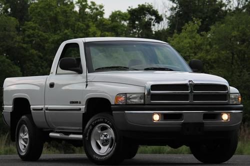1999 dodge ram 1500 4wd 318 6' bed with low miles 73,000