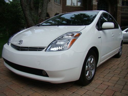 2009 toyota prius touring  navi (gps) leather!  extra clean! low milege!!!