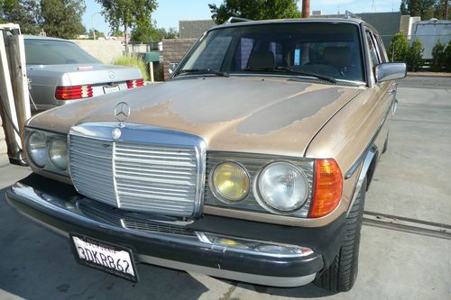 1984 mercedes benz 300td  w123 station wagon with chrome roof luggage