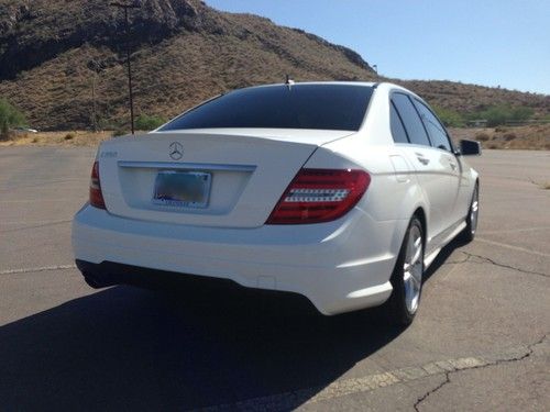 Mercedes-benz c250 sedan- arctic white/black leather- flawless and perfect