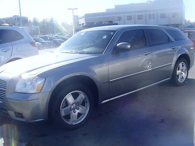 Leather 5.7l 8 cyl awd hemi satellite radio heated front seats carfax 1 owner