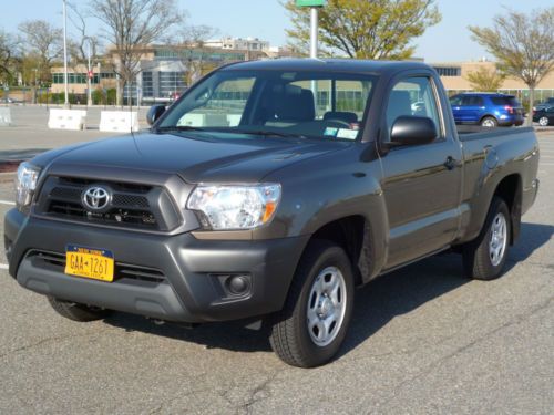 2012 toyota tacoma - only 6023 miles! - manual transmission