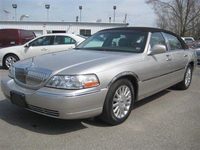 2004 lincoln town car ultimate pkg