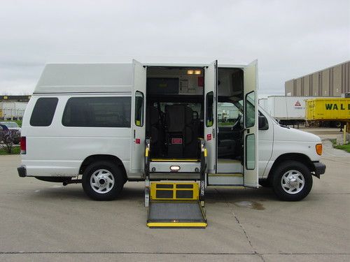 2006 ford e350 wheelchair van, gas, 111,218 miles, new tires, clean, runs great