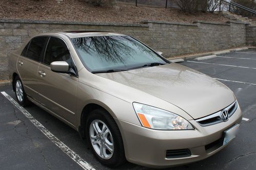 Fantastic condition!!! don't miss out on this gold 2006 honda accord ex-l