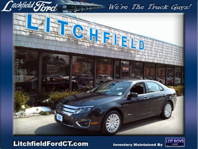 2010 ford fusion hybrid/41 mpg city/very clean and green