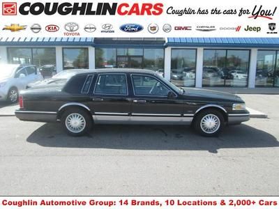 We finance! 1996 lincoln town car signature leather only 87k mi very clean! wow