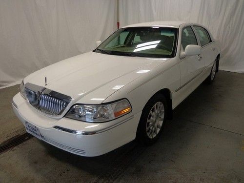 2007 lincoln town car sign fwd v8 leather clean carfax we finance