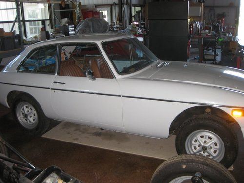 1974 mgb gt   excellent body, interior - project to be finished